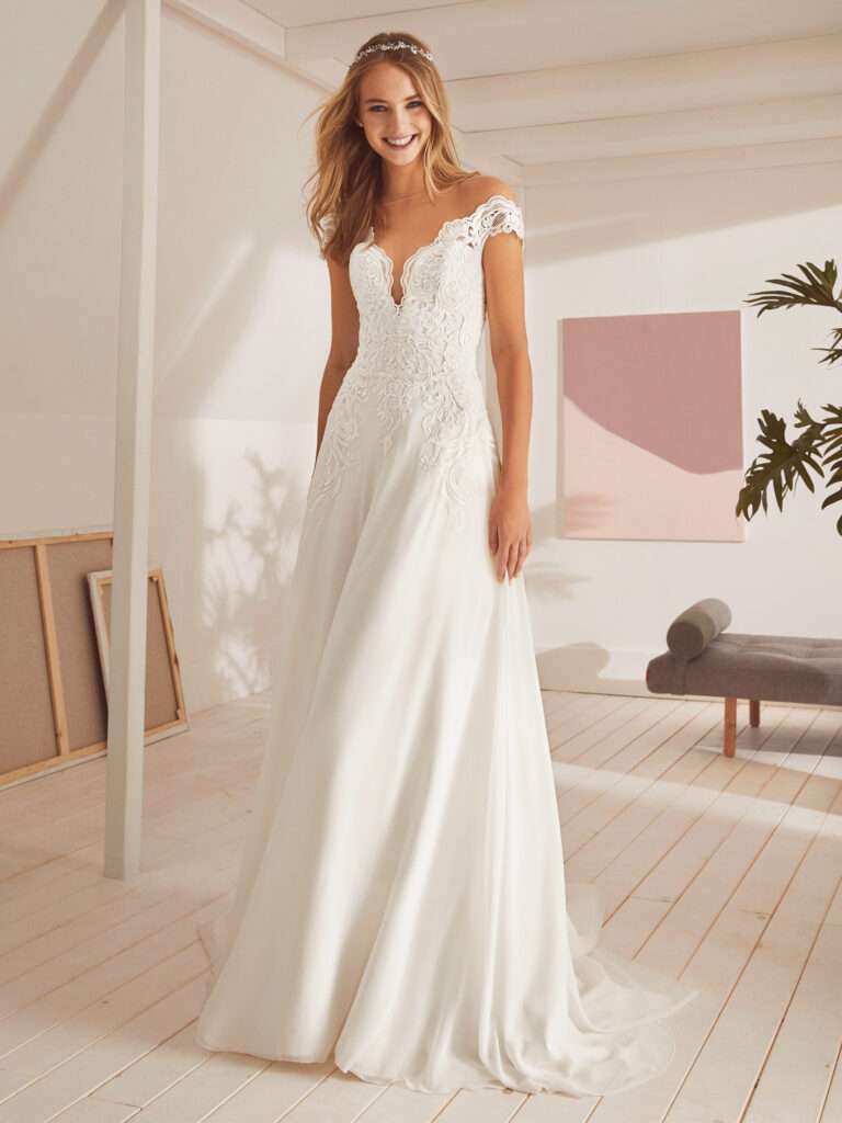 Brautkleid Hochzeitsblume seitliche Träger Tattoo Spitze ALinie Crepe