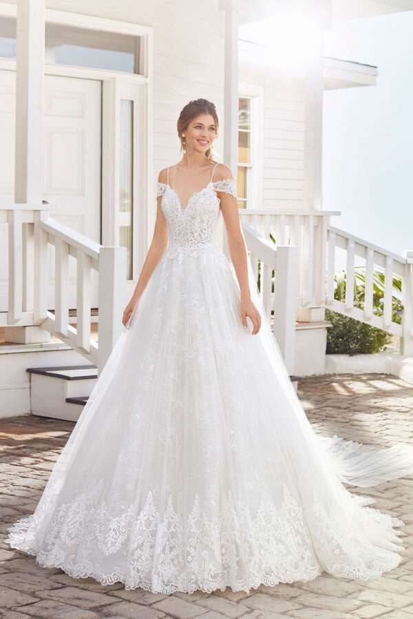 Brautkleid Prinzessin mit Schulterschleppe doppelter Spitzenlage Brautmode Braunschweig