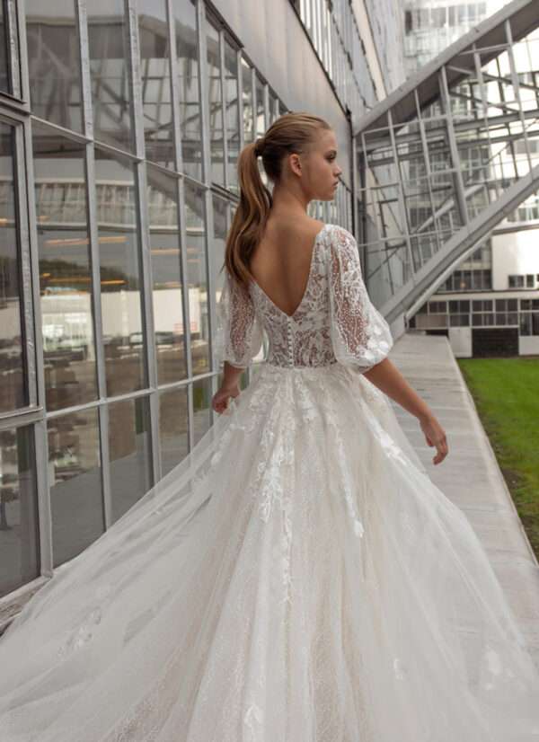 Moderne Braut Brautkleid Hannover Langarm Stäbchenspitze