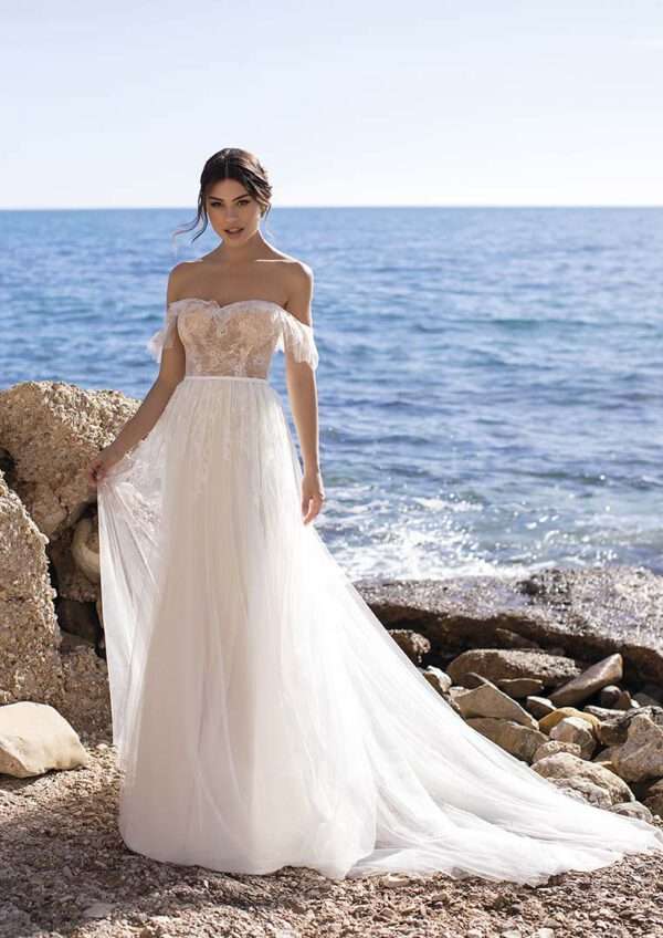 Hochzeitskleid fliessend vintage romantisch blush off shoulder träger Hochzeitsblume Brautkleid Wolfenbuettel