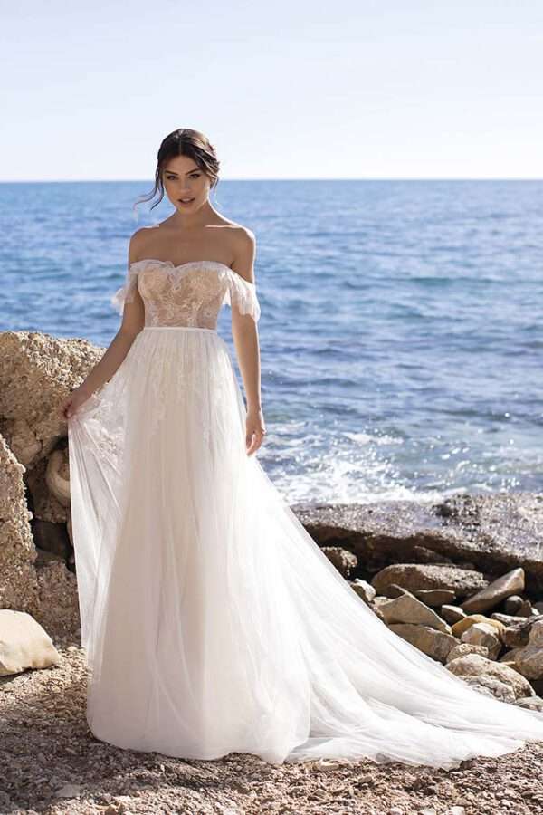 Hochzeitskleid fliessend vintage romantisch blush off shoulder träger Hochzeitsblume Brautkleid Wolfenbuettel