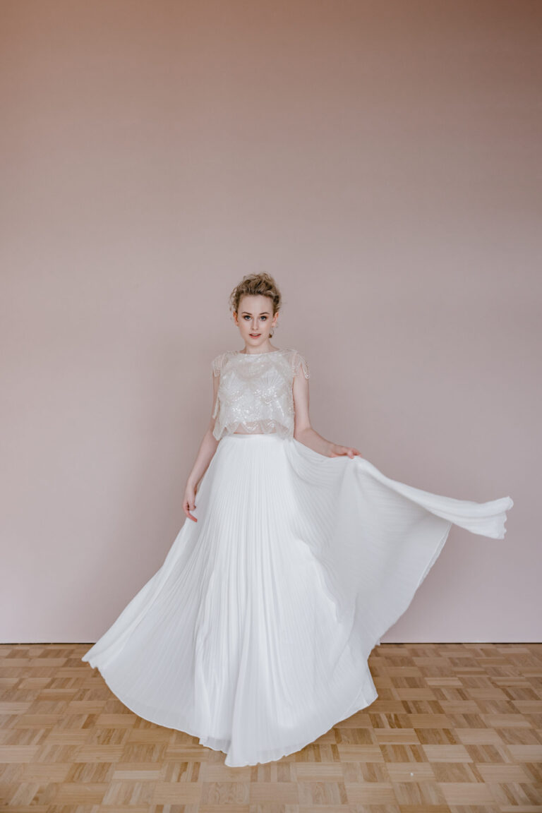 Plisseerock-lang-ivory-Zweiteiler-Brautoutfit-Mix-Match-Hochzeitsblume-Wolfenbuettel-3-scaled-1.jpg